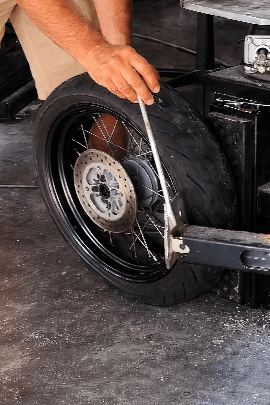 Montage pneus et revision freinage chez C.S MOTO